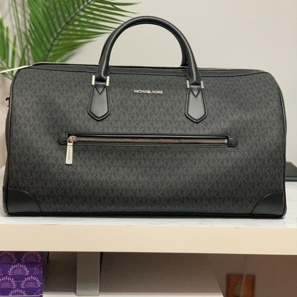 New Michael Kors Travel Duffle - Picture 1 of 2